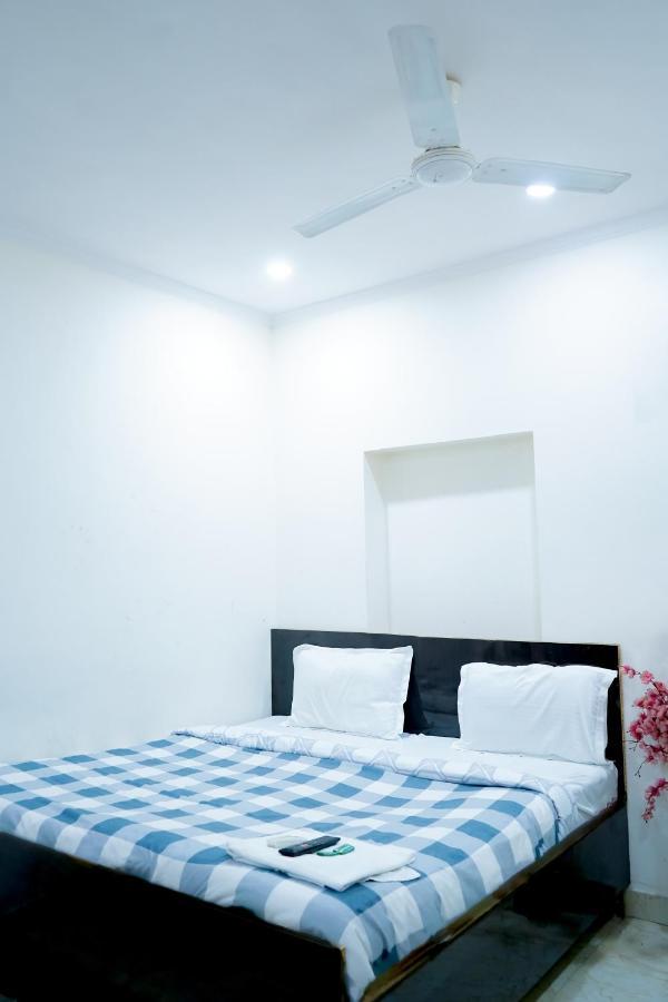 Hotel Tom - Jungpura Chruch Road Neu-Delhi Exterior foto
